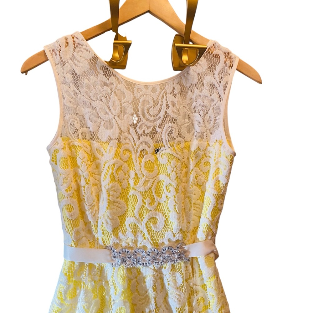 BETSEY & ADAM Yellow White Lace Rhinestone Belt Dress - Picture 2 of 8